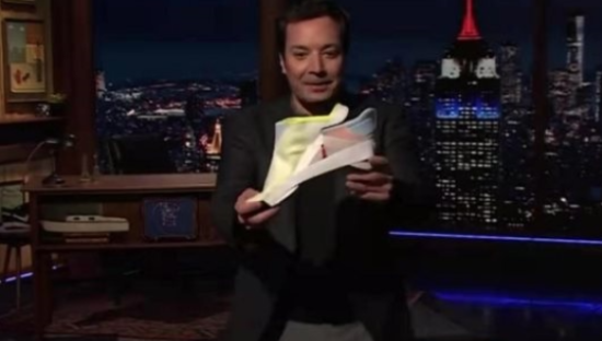 耐克推出首款免提套穿运动鞋Go FlyEase