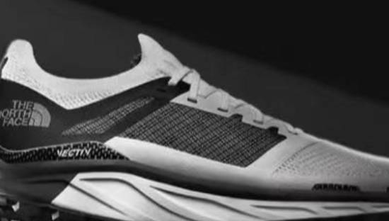 北面推出首款越野碳板跑鞋，发力运动市场寻找新的增量