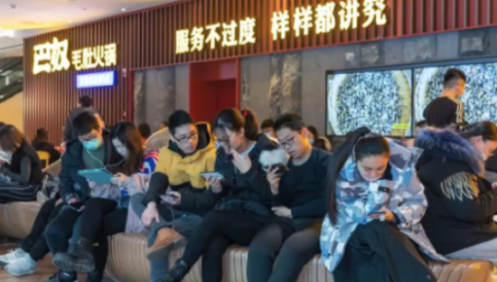 巴奴推出新slogan，再次调戏海底捞？