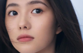 张艺谋牵手刘浩存，拍摄中兴通讯贺岁片