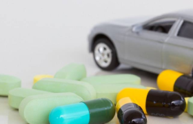 叮当快药的“快”，美团买药的“轻”，都不及一个“对”？