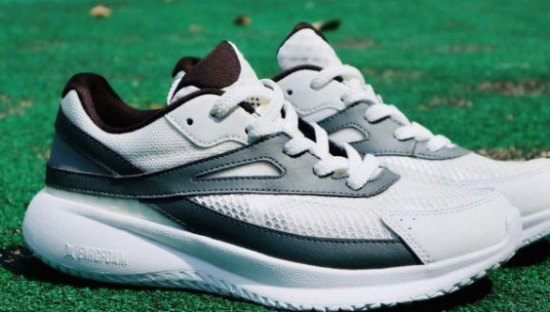拼杀碳板和缓震科技 运动品牌激战跑鞋市场