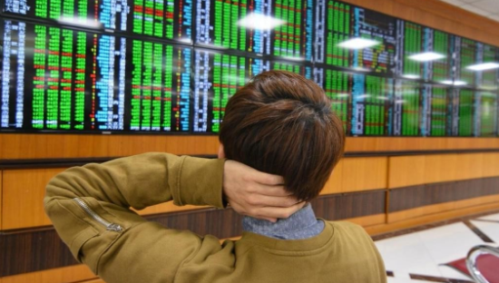 基金疯魔化，苦了年轻人