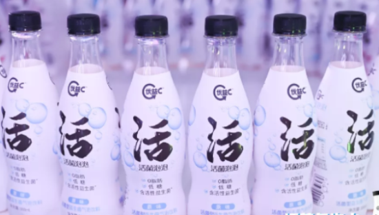 推出中国首款活菌型益生菌气泡水，蒙牛优益C在下一盘怎样的棋？