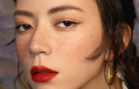 完美日记邀你于唇间画出莫奈花园