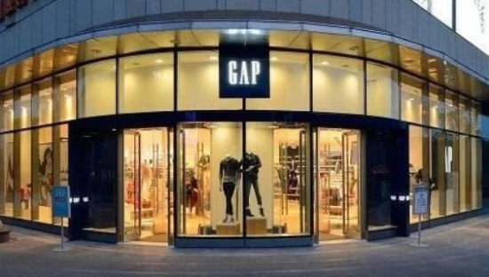 快时尚巨头Gap，大败退！