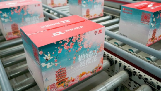 京东物流特别定制樱花主题快递箱，超浪漫！
