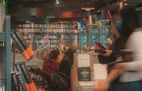书店做起网红来有多疯狂？那些广告公司都学不来的骚操作