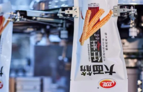 “垃圾食品”卫龙，凭啥估值超洽洽、三只松鼠、良品铺子之和？