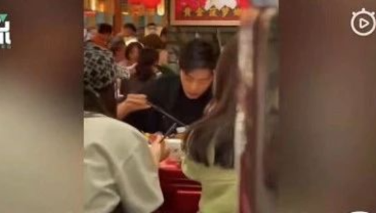 因泄露肖战隐私上热搜，谭鸭血不讲武德！