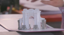 黑科技、镭射、盲盒......2021高校录取通知书设计卷成这样了？