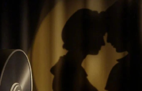 “老司机”杜蕾斯的海报文案，车速太快！