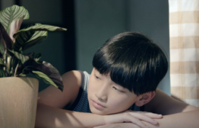 网易有道拍了支广告，为“左撇子”正名