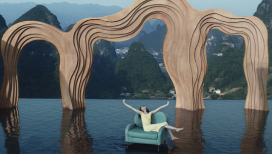 奔驰这支大片，“我看不懂，但我大受震撼”