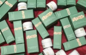 一瓶海蓝之谜只卖20元，年轻女孩薅出百亿小样美妆新市场