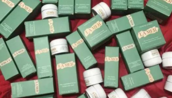 一瓶海蓝之谜只卖20元，年轻女孩薅出百亿小样美妆新市场