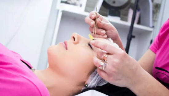 一块钱做医美？年轻的Z世代正在被疯狂收割