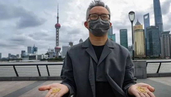 扔黄金的人|专访杨烨炘