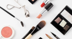 打不过完美日记，国货美妆集体出海