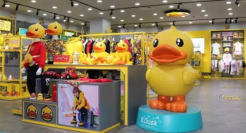 一年吸金2亿，国内最赚钱IP“小黄鸭”，能否重现泡泡玛特神迹？