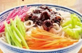 抖音网红探店KFC炸酱面大变脸：前脚儿没法吃，后脚儿真地道……