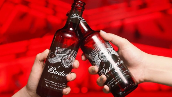 碰个杯广告被罚25万？百威是来搞笑的吗...