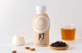 农夫山泉7年再推“打奶茶”，“裸上线”网友一见钟情？