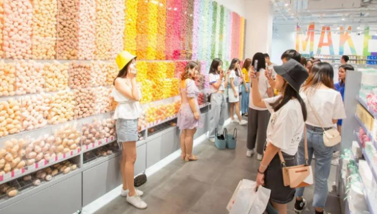 完美日记、橘朵们线下渡劫