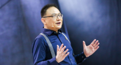 “收割机”罗振宇：一边收割智商税，一边玩转资本游戏