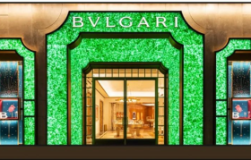 上海“宝格丽”火到外网！用工厂廉价的“酒瓶玻璃渣”，制出“翡翠”效果，网友：这用的是雪花还是青岛？