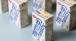 既想赚中国的钱又想搞乱中国，维他奶暴跌95%，彻底凉凉！