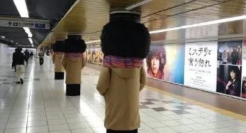 日本地铁阴间设计，要了老命了。。。