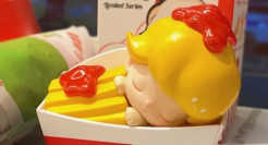 售罄？代吃？800元/套？肯德基DIMOO盲盒凭什么火？