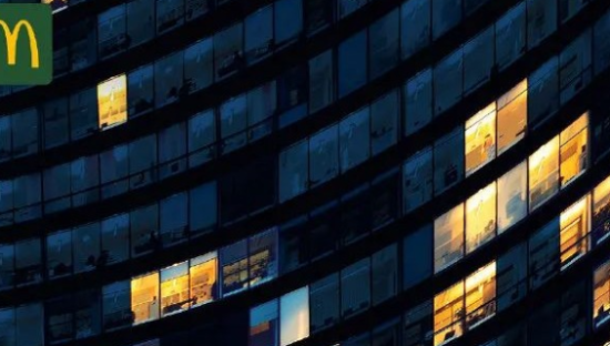 麦当劳2021年创意海报，赢麻了