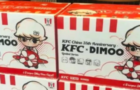 花10000元买106份家庭桶，肯德基泡泡玛特联手收割年轻人