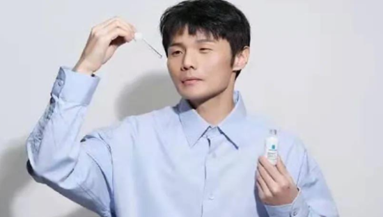李荣浩代言理肤泉，网友为何“不买账”？