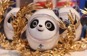 冬奥会顶流冰墩墩，网友：2秒没，根本抢不到！