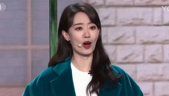 张小斐春晚大衣火了，沈腾输了？