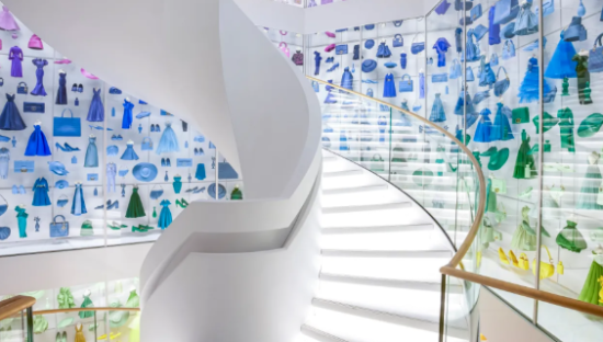 迪奥开博物馆了？沉浸式设计好梦幻！