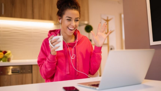 虎牙“维稳”，斗鱼“自救”