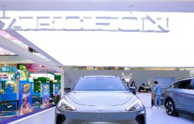 公开“调侃”特斯拉，这个品牌摊上事了！