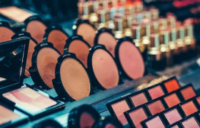 完美日记“病重”，国产美妆不香了？