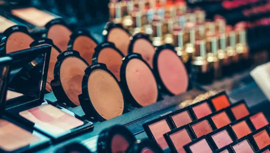 完美日记“病重”，国产美妆不香了？