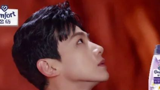 白敬亭成为金纺高能护衣代言人