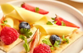 9亿做营销0.4亿做研发的妙可蓝多，靠什么卫冕