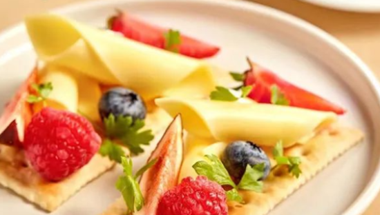 9亿做营销0.4亿做研发的妙可蓝多，靠什么卫冕