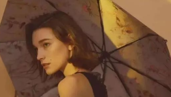 半个流量圈扎堆带货，防晒界“爱马仕”要上市了！