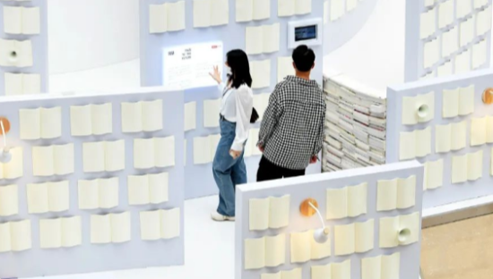 联想「从迷局到未来」艺术展，造了一座500平米的迷宫