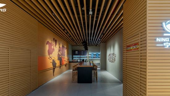 运动巨头卖咖啡，星巴克慌了？