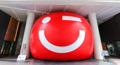 美团看穿全天下的妈、名创优品笑扁了...